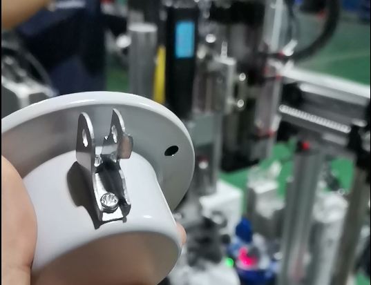 灯罩自动打螺丝机，灯罩侧边打螺丝螺母自动化设备